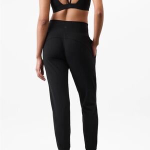 SALUTATION HIGH RISE JOGGER Black